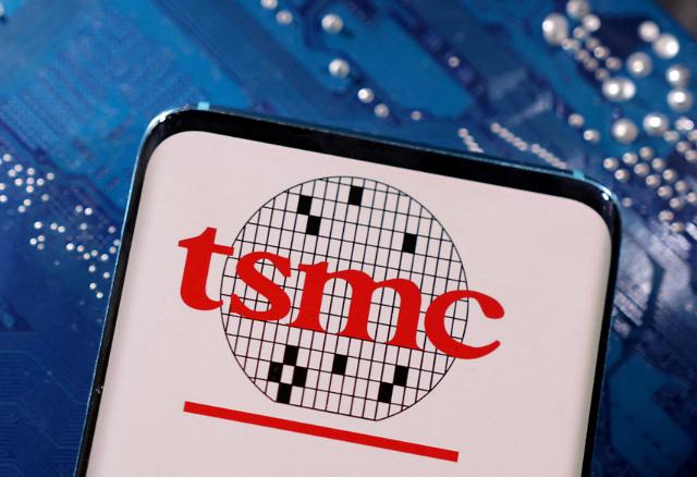 FILE PHOTO A smartphone with a displayed TSMC Taiwan Semiconductor Manufacturing Company  logo is placed on a computer motherboard in this illustration taken March 6 2023 REUTERSDado RuvicIllustrationFile Photo2023-09-06 160906
저작권자 ⓒ 1980-2023 ㈜연합뉴스 무단 전재 재배포 금지REUTERS