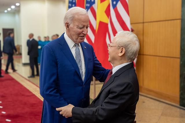 Tổng thống Mỹ Joe Biden trò chuyện với Tổng bí thư Nguyễn Phú Trọng trong khuôn khổ chuyến thăm cấp nhà nước tới Việt Nam vào chiều ngày 10092023 ẢnhNhà Trắng