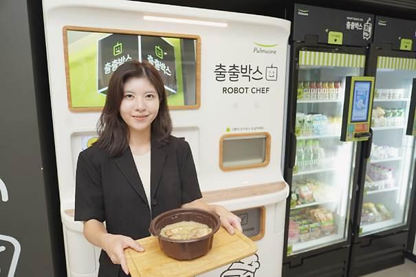 Pulmuone develops robot chef capable of cooking noodle menus