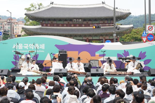 가을로 접어들자 서울 전역에서 다양한 문화예술을 접할 수 있는 각종 축제들이 시민들을 기다리고 있다 사진은 지난해 서울국악축제 때 모습 사진서울시