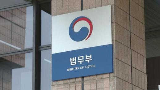 [단독] 한달에 100건 수임...변협, 싹쓸이 변호사 32명 명단 법무부에 전달