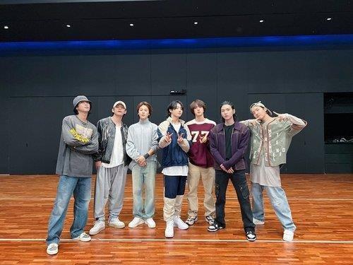 BTS、HYBEと2度目の再契約···2025年以降も7人のメンバー全員が専属契約維持