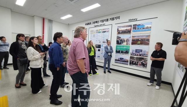 대구경북경제자유구역청은 20일 독일 브란덴부르크 주 강소기업 10여 개 사를 대상으로 대구경북경제자유구역 현황을 소개하고 포항지식산업센터를 방문했다 사진대경경자청