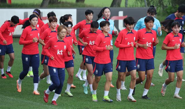 여자 축구 달려보자 
    파주연합뉴스 박동주 기자  항저우 아시안게임 여자축구 대표팀 지소연 등 선수들이 18일 오전 경기도 파주 NFC에서 훈련하고 있다 2023918
    pdj6635ynacokr2023-09-18 132602
저작권자 ⓒ 1980-2023 ㈜연합뉴스 무단 전재 재배포 금지저작권자 ⓒ 1980-2023 ㈜연합뉴스 무단 전재 재배포 금지