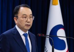 ​국힘 합류 선언 조정훈...비판, 통합 위해 기꺼이 감내