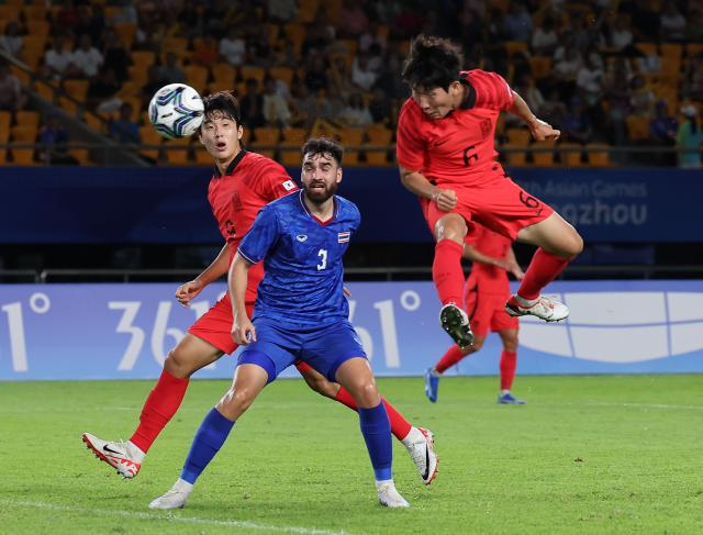 홍현석이 21일 오후 중국 저장성 진화시 진화스타디움에서 열린 항저우 아시안 게임 남자 축구 조별리그 2차전 태국과의 경기에서 선제 골을 넣고 있다 사진연합뉴스