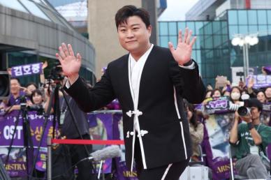 [포토] 김호중, 아리스 응원받으며 등장