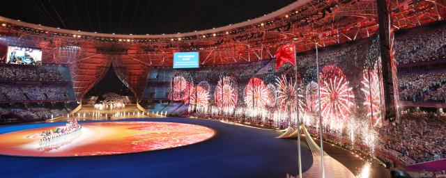 23일 오후 중국 항저우 올림픽 스포츠센터 스타디움에서 열린 2022 항저우 아시안 게임 개회식에서 조명을 활용한 불꽃 쇼가 열리고 있다 사진연합뉴스