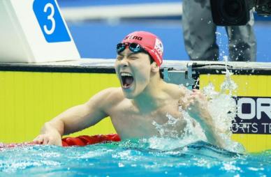 [포토] 지유찬, 50m 자유형 결승 금메달 환호