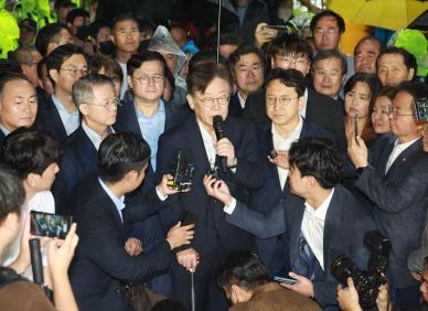 이재명 구속영장 기각...검찰수사 타격 불가피