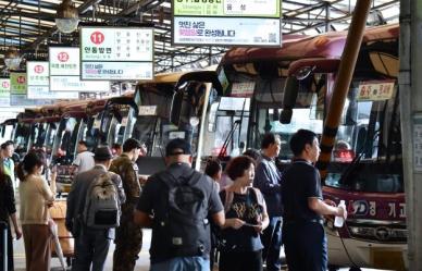 [포토] 귀성 시작.. 붐비는 강남고속버스 터미널