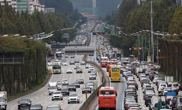 秋夕「民族大移動」、高速道路の渋滞が始まる···ソウルから釜山まで6時間50分