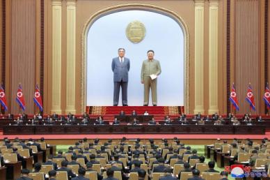 북한, 핵무력정책 헌법 명시…김정은 반미 국가와 연대 강화