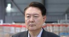윤 대통령, 인천공항 화물터미널 방문…수출 역군 만나 뜻깊다