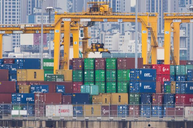 9月の韓国輸出4.4%↓・輸入は16.5%↓···貿易収支は37億ドルの黒字