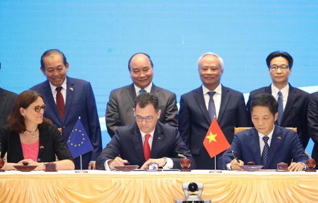 EVFTA 서명식에 임석한 응우옌 쑤언 푹 전 베트남 총리 사진베트남통신사