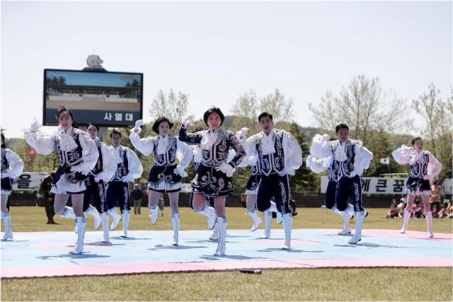 영천시민과 함께하는‘2023 밀리터리 축제’개최사진은 삼사관학교 생도들의 절도있는 치어리딩 모습 사진영천시