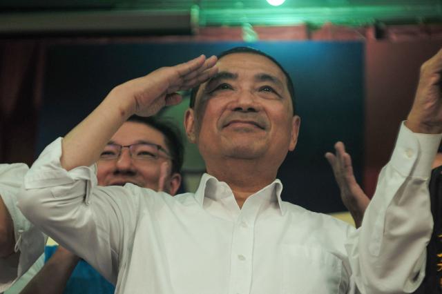 Hou Yu-Ih Taiwans presidential candidate from the main opposition Kuomintang KMT party salutes during an election campaign event in Taipei on September 27 2023 Photo by Sam Yeh  AFP2023-09-27 145841
저작권자 ⓒ 1980-2023 ㈜연합뉴스 무단 전재 재배포 금지AFP or licensors