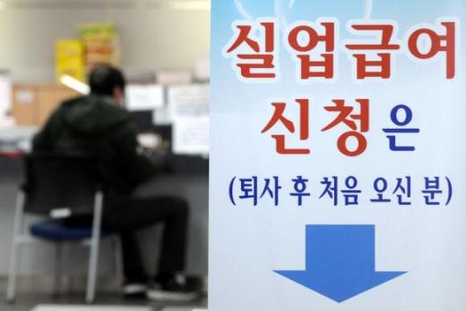 失业比上班更赚钱？四分之一在韩外籍劳动者领取高于原工资水平的失业金