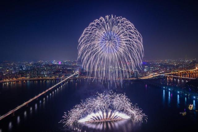 S. Korean mobile carriers prepare for largest fireworks festival