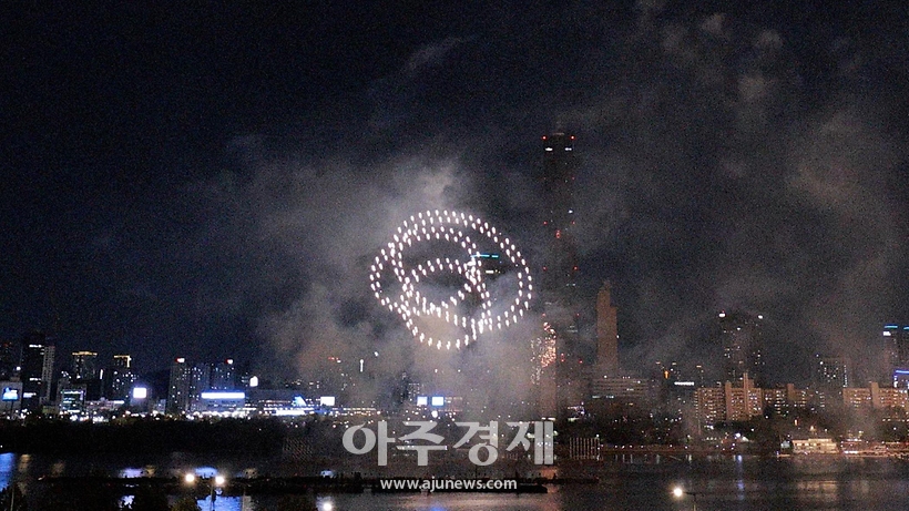 [슬라이드 화보] 서울 밤하늘 수놓은 불꽃 10만발