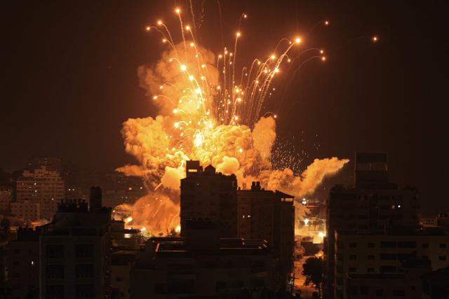 TOPSHOT - A missile explodes in Gaza City during an Israeli air strike on October 8 2023 srael reeling from the deadliest attack on its territory in half a century formally declared war on Hamas Sunday as the conflicts death toll surged close to 1000 after the Palestinian militant group launched a massive surprise assault from Gaza Photo by MAHMUD HAMS  AFP2023-10-09 073549
저작권자 ⓒ 1980-2023 ㈜연합뉴스 무단 전재 재배포 금지AFP or licensors