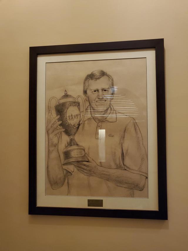 2003년 마카오 오픈에서 우승한 콜린 몽고메리의 그림이 마카오 골프 앤드 컨트리클럽 클럽하우스 벽에 붙어 있다 사진이동훈 기자