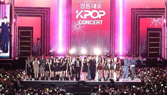 Quang cảnh sân khấu đặc biệt Yeongdongdaero K-POP concert được tổ chức tại Gangnam-gu Seoul vào ngày 8102023 ẢnhGangnam-gu