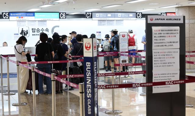 서울 강서구 김포공항 국제선 출국장에서 일본으로 향하는 여행객들이 탑승 수속을 하고 있다
    이날 국토교통부 항공 통계에 따르면 지난 1∼6월 한국과 일본을 오가는 항공 노선 이용객유임·무임·환승 합산은 850만1천488명이었다 같은 기간 김포∼제주 노선 이용객 798만674명보다 52만814명653 많았다 2023717
    yatoyaynacokr2023-07-17 145507
저작권자 ⓒ 1980-2023 ㈜연합뉴스 무단 전재 재배포 금지저작권자 ⓒ 1980-2023 ㈜연합뉴스 무단 전재 재배포 금지