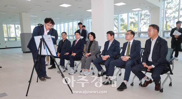 대구시의회 기획행정위원회는 10월 13일 소관 상임위 주요 현안인 대구복합혁신센터를 방문해 개관 준비 상황 등을 점검했다 사진대구시의회