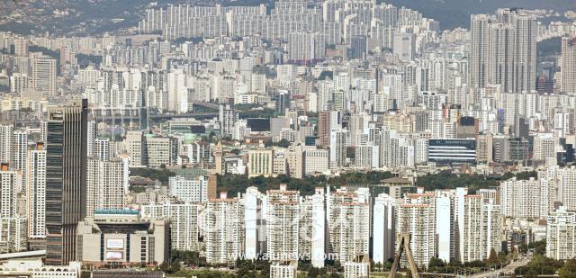 경기도 광주시 남한산성 전망대에서 바라본 서울 도심 전경 20230922사진유대길 기자 dbeorlf123ajunewscom