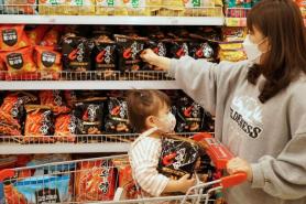 S. Koreans pick shrimp crackers Saeukkang as favorite snack: market data