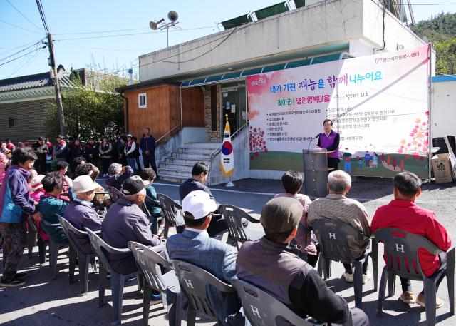 17일 신녕면 부산1리에서 열린 영천 행복마을 스타빌리지 사업 31호 기념식에서 최기문 영천시장이 축사를 하고 있다사진영천시