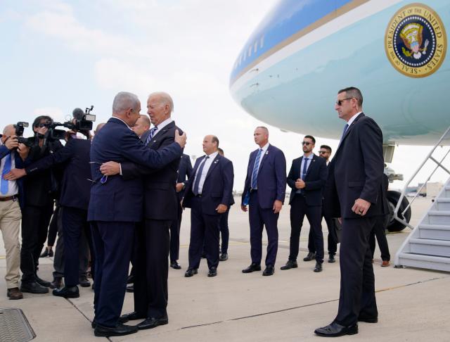 President Joe Biden is greeted by Israeli Prime Minister Benjamin Netanyahu after arriving at Ben Gurion International Airport Wednesday Oct 18 2023 in Tel Aviv AP PhotoEvan Vucci2023-10-18 173735
저작권자 ⓒ 1980-2023 ㈜연합뉴스 무단 전재 재배포 금지Copyright 2023 The Associated Press All rights reserved