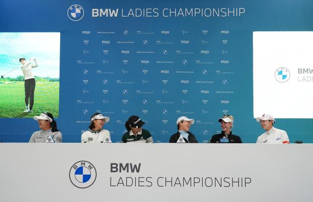 2023 LPGA 투어 제4회 BMW 레이디스 챔피언십에 출전하는 선수들이 기자회견에서 웃고 있다 사진BMW 레이디스 챔피언십 대회 조직위원회