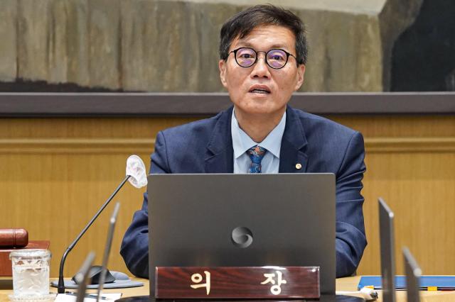 이창용 한국은행 총재가 19일 서울 중구 한국은행에서 열린 금융통화위원회 본회의를 주재하고 있다 사진사진공동취재단