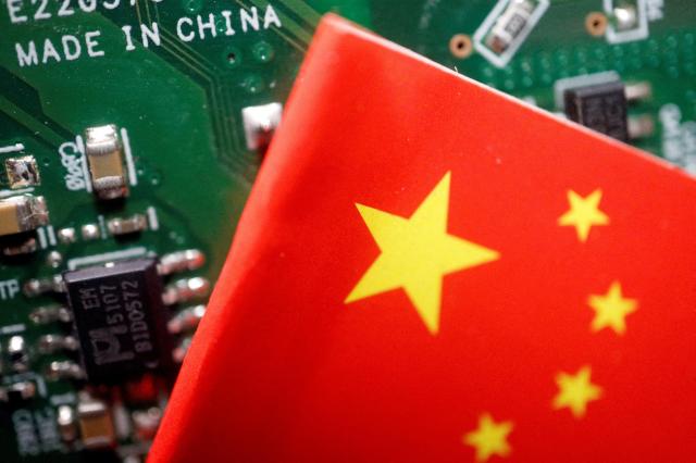 17일현지시간 미국 상무부는 저사양 인공지능AI 반도체의 중국 수출 금지를 포함한 새로운 대중국 수출통제안을 내놓았다 사진로이터·연합뉴스
