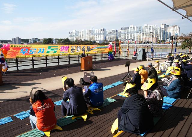 최기문 영천시장이 제 2회 우로지 동행문화축제에 참석해 축사를 하고 있다사진영천시