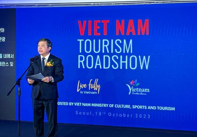 Thứ trưởng Đoàn Văn Việt phát biểu tại chương trình ẢnhCục Du lịch Quốc gia Việt Nam