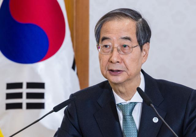 한덕수 국무총리가 20일 오후 서울 종로구 정부서울청사에서 열린 지역 의료 혁신 이행을 위한 관계 장관회의에 참석해 발언하고 있다 사진연합뉴스