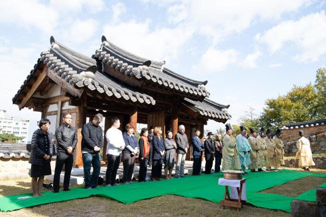 구미시 왕산 허위 선생 순국 115주기 추모행사에 선생의 후손들이 찾아 행사의 의미를 더 했다사진구미시