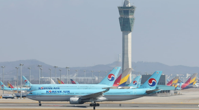 인천국제공항 활주로에서 이륙하는 대한항공 항공기 사진연합뉴스