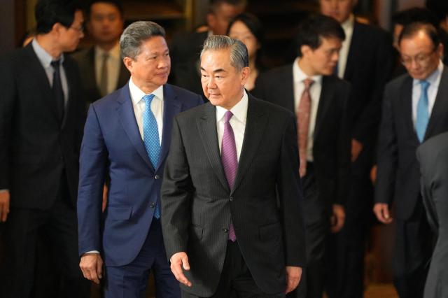 왕이 중국 외교부장가운데사진로이터연합뉴스
