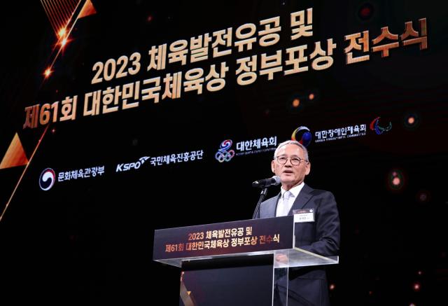 유인촌 문화체육관광부 장관이 31일 서울 중구 더플라자호텔에서 열린 2023 체육발전유공 및 제61회 대한민국체육상 정부포상 전수식에서 발언 중이다 사진문화체육관광부