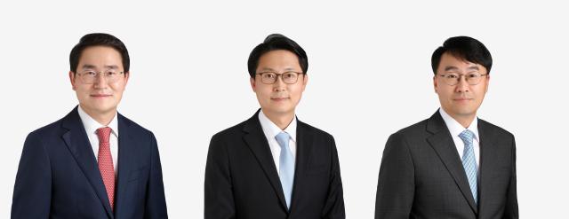 왼쪽부터 이명수 업무집행대표변호사 강영호·시진국 경영전담변호사 사진법무법인 화우