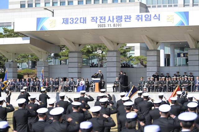 제32대 해군작전사령관 최성혁 해군중장 취임식 거행 모습사진 해군작전사령부