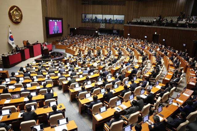 윤석열 대통령이 지난달 31일 서울 여의도 국회 본회의장에서 2024년도 예산안에 대한 시정연설을 하고 있다 
사진유대길 기자 dbeorlf123ajunewscom