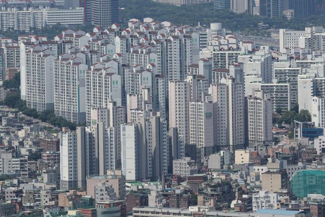 서울 아파트 매매가격 오름세
    서울연합뉴스 신현우 기자  서울 아파트 가격이 오름세를 보인 가운데 18일 남산에서 바라본 서울 시내 부동산원이 발표한 6월 2주 주간 아파트 가격 동향에 따르면 서울 아파트 매매가격은 003 오르며 4주 연속 상승세를 나타냈다 전국으로는 001 하락해 전주-002 대비 하락 폭이 소폭이나마 줄었다 2023618
    nowwegoynacokr2023-06-18 143020
저작권자 ⓒ 1980-2023 ㈜연합뉴스 무단 전재 재배포 금지저작권자 ⓒ 1980-2023 ㈜연합뉴스 무단 전재 재배포 금지