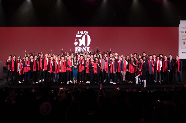 지난 3월 싱가포르에서 열린 2023 아시아 50 베스트 레스토랑 기념 사진 사진아시아50베스트레스토랑