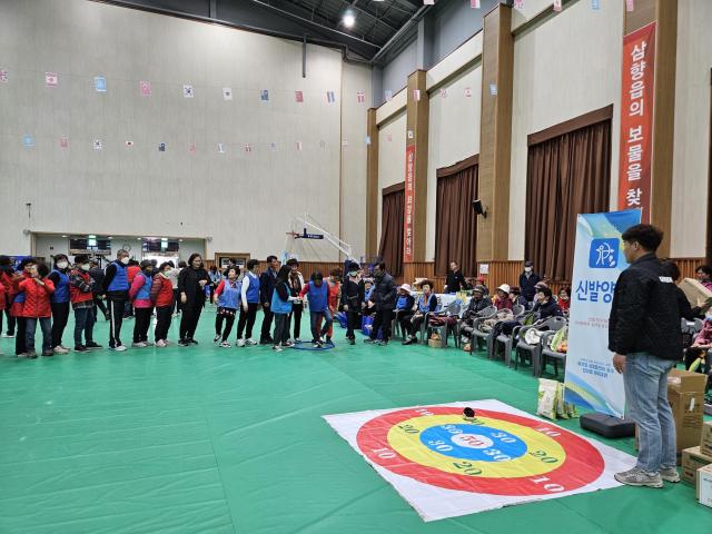 삼향읍 주민자치위원회가 주관한 한마음 체육대회는 탭댄스 등 축하공연 단체 및 개인으로 구성된 각종 명량경기와 레크리에이션이 진행됐다사진무안군